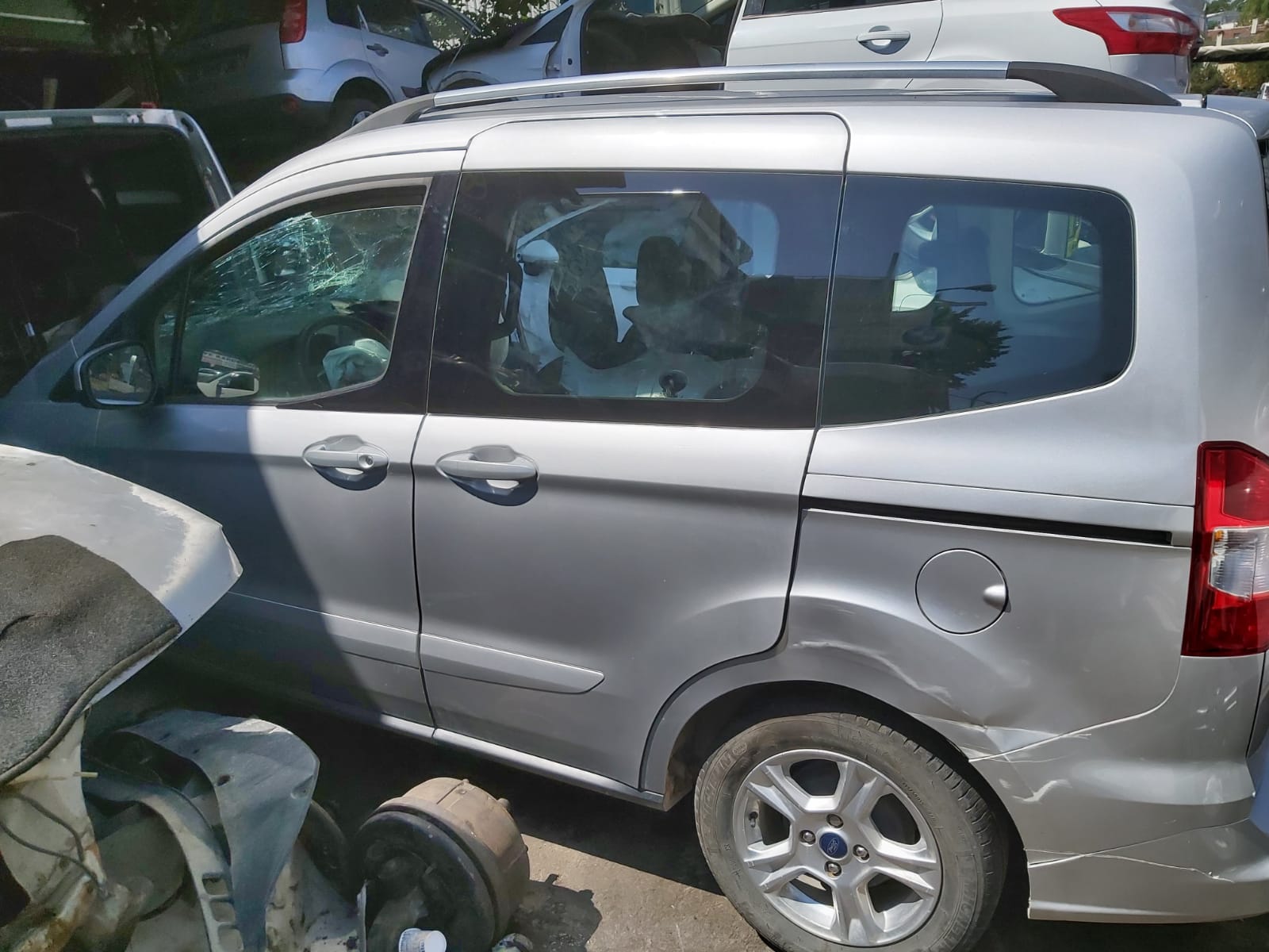 2017 Ford courier çıkma sol ön kapı